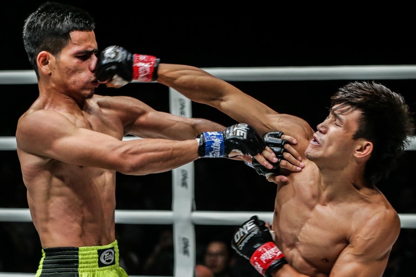 Duy Nhat knock-out doi thu Malaysia ngay ra mat ONE Championship hinh anh