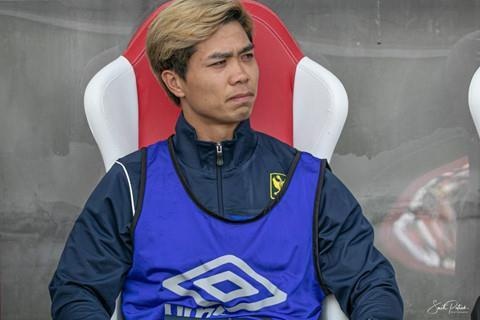 Cong Phuong lo tran derby cua Sint-Truidense hinh anh