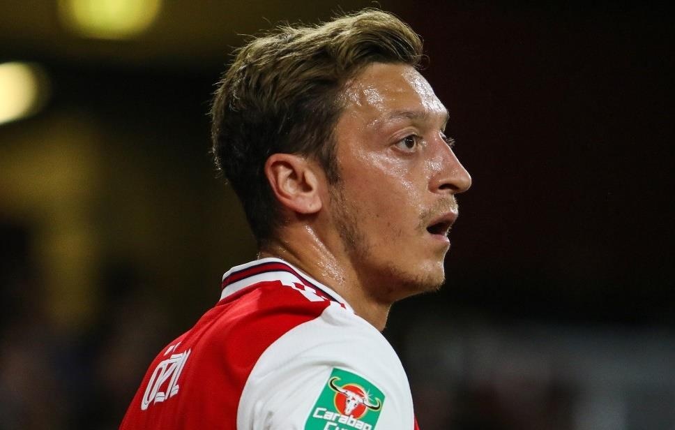 Oezil co dam an xoi o Arsenal hinh anh