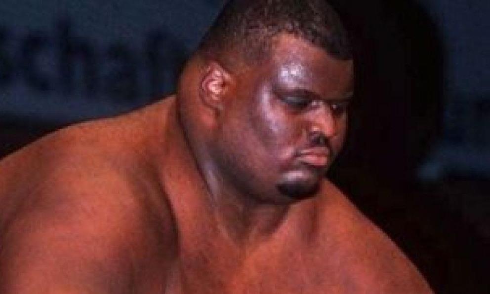 Tran thua cua co vo si sumo nang nhat the gioi hinh anh