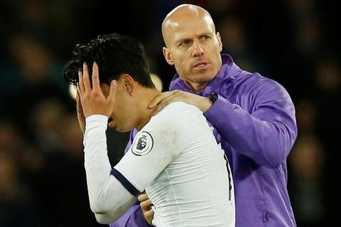 Nha bao Han Quoc: 'Son Heung-min da nhan bai hoc nho doi' hinh anh