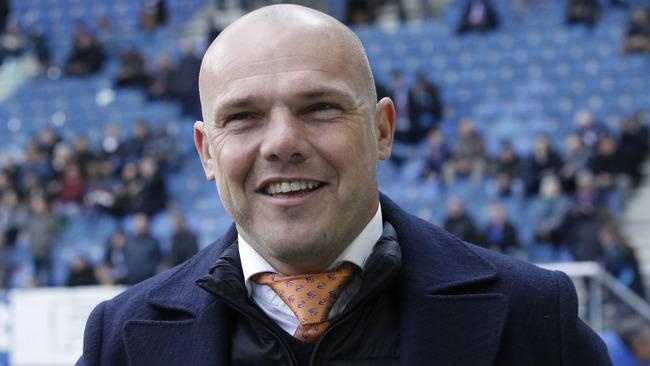 HLV Heerenveen mang tin vui cho Van Hau hinh anh