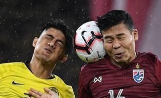 Bao Thai tin doi nha thua Malaysia vi mat co san Bukit Jalil hinh anh