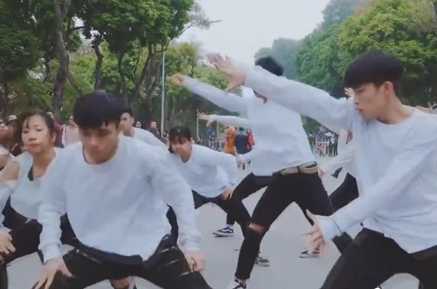 Anh quay phim co tam nhat qua dat hinh anh