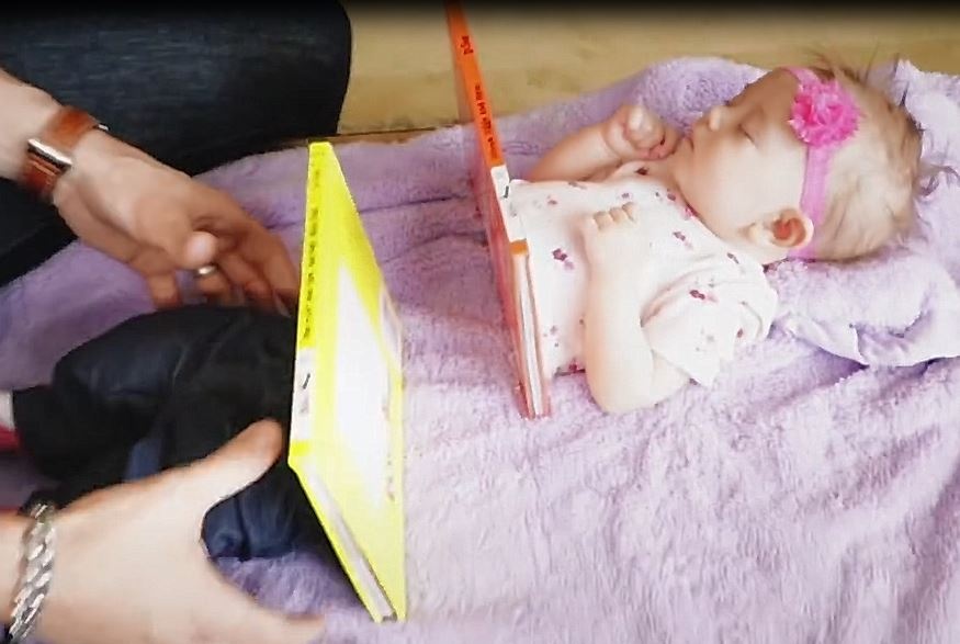 Ao thuat gia xe doi dua be khien nguoi xem kinh ngac hinh anh