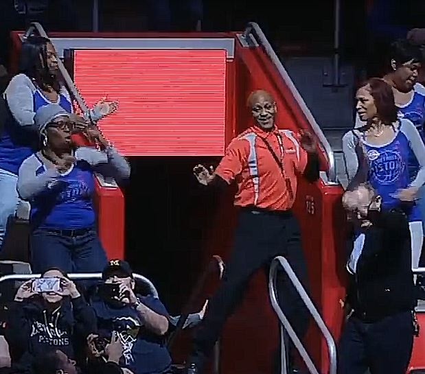 Khi ban la huan luyen vien nhung dam me nhay mua hinh anh