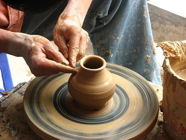 Loa mat voi qua trinh bien dat set thanh do gom sieu dep hinh anh