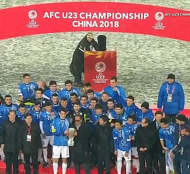 Man trao giai cua U23 Uzbekistan hinh anh