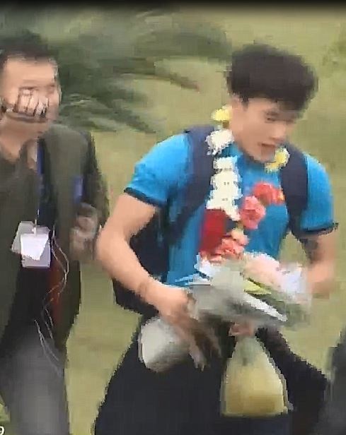 Bui Tien Dung ‘tron chay’ dong nguoi ham mo cuc hai hinh anh