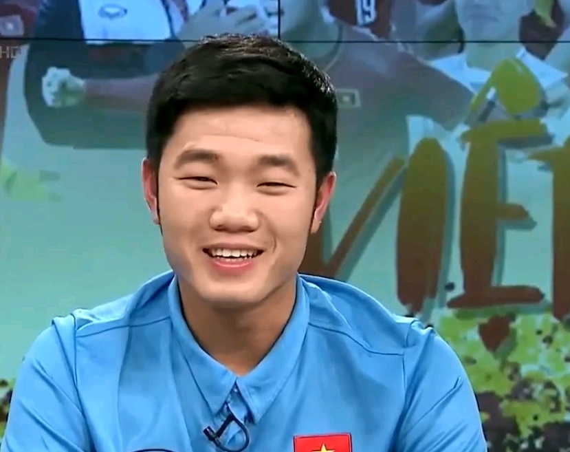 Xuan Truong, Quang Hai, Phan Van Duc chia se ve HLV Park Hang-seo hinh anh