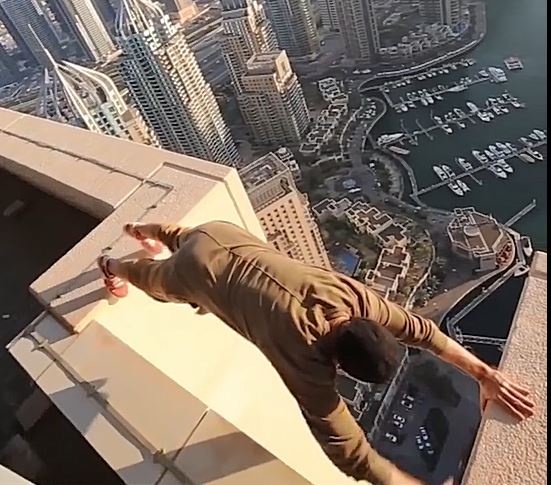 Trao luu nguy hiem tren noc cac toa nha cao tang hinh anh