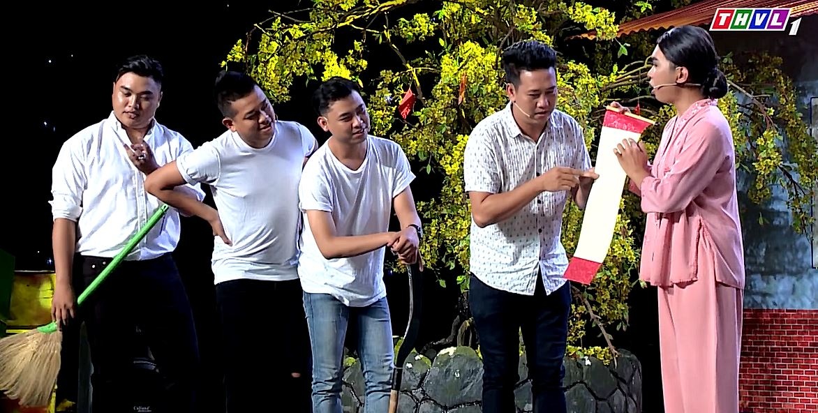 Cuoi Xuyen Viet: Le Nam bo tay voi cau do cua Minh Du hinh anh