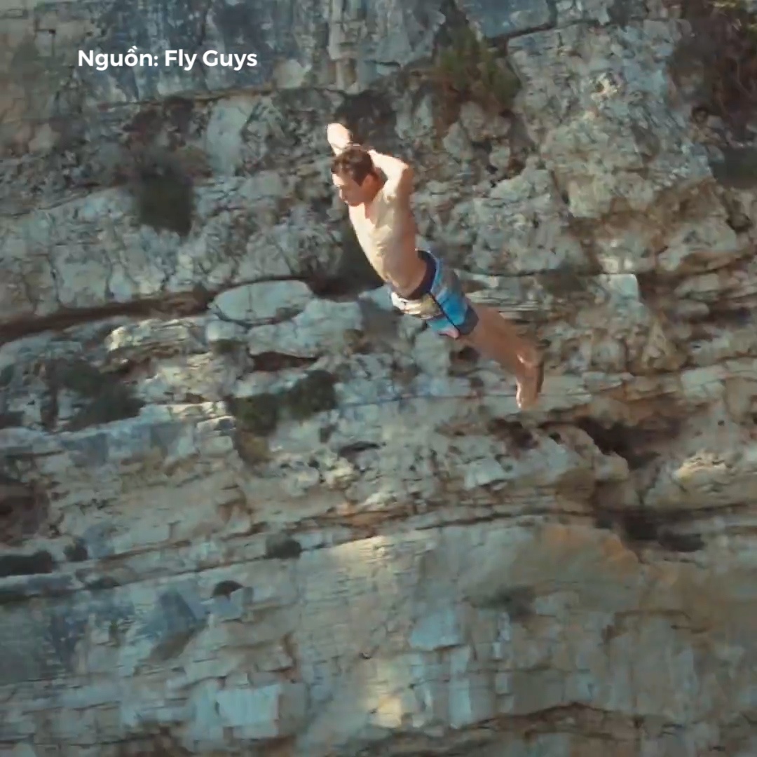 Man nhan voi nhung khoanh khac 'bay luon' tu do tren vach nui hinh anh