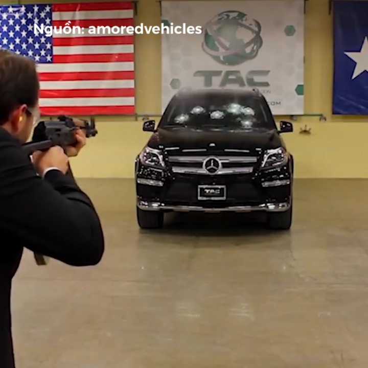 Man thu do ben kinh chong dan voi AK-47 hinh anh