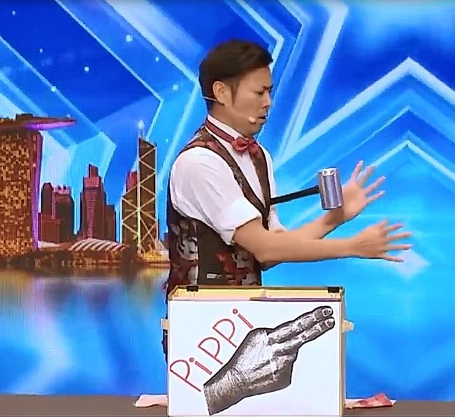 Man ao thuat hai huoc nhan nut vang tai Asia's got talent hinh anh