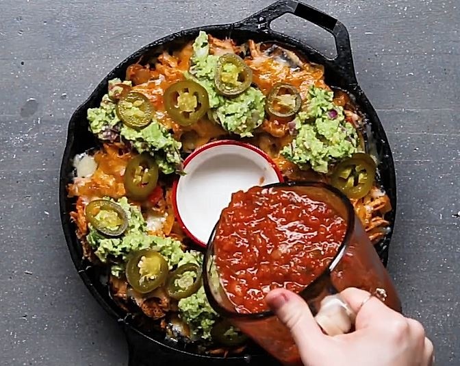 Doi vi voi bua sang banh nacho ca tim hinh anh