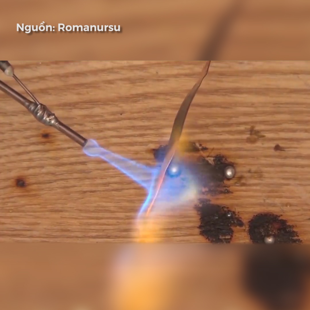 Che tao den kho mini tien dung tu vat dung quanh nha hinh anh