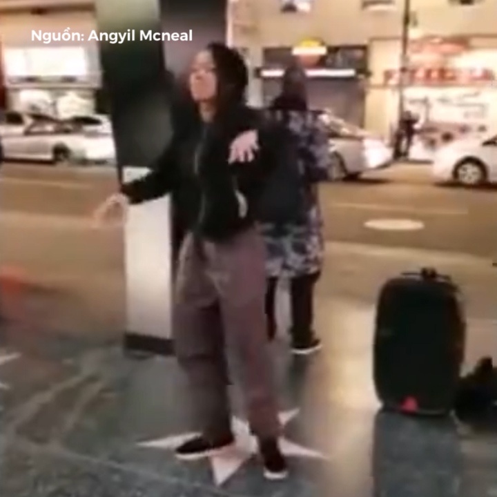 Nu vu cong nguoi My bieu dien popping cuc dep tren duong pho hinh anh