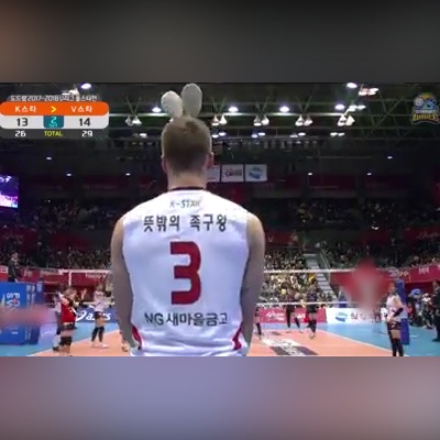 Be tho soai ca khien chi em phat cuong hinh anh