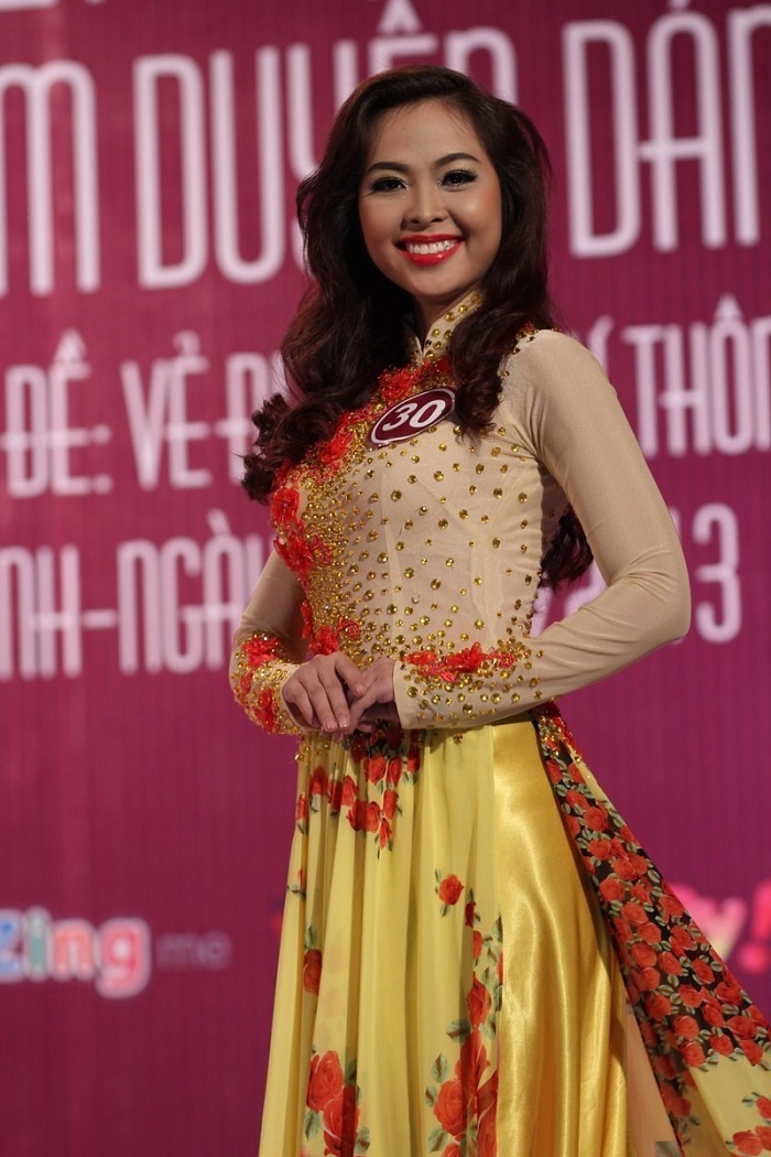 Nu sinh vien Viet Nam duyen dang voi ao dai hinh anh