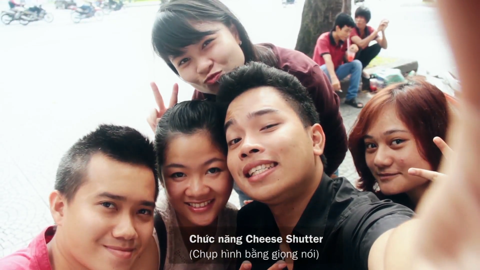 Mot ngay voi smartphone cua gioi tre hinh anh