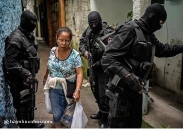 Anh vui: Tranh ra cho ba di cho hinh anh