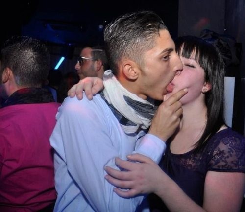 Anh vui: Nu hon bat ngo hinh anh