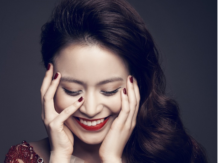 Hoang Thuy Linh trai long ngay cuoi nam hinh anh