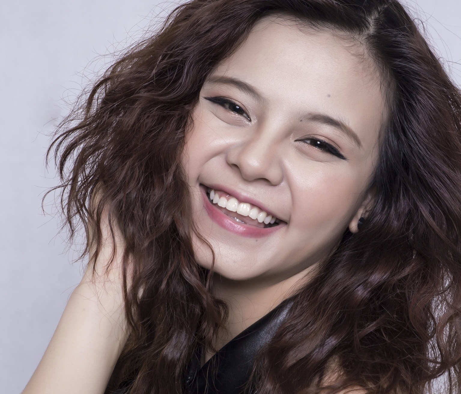 Tia Hai Chau - co gai nho dam me am nhac hinh anh