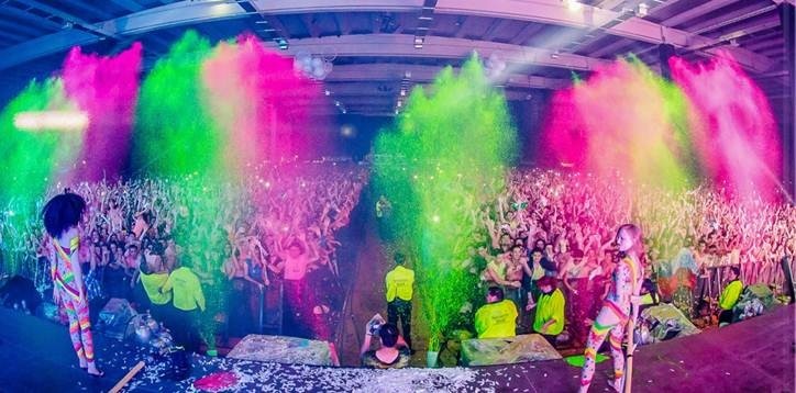 Giai nhiet mua he voi le hoi tam son nuoc tai Viet Nam hinh anh