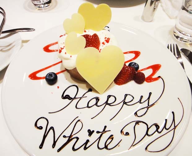 Qua tang dap loi yeu thuong ngay Valentine Trang hinh anh