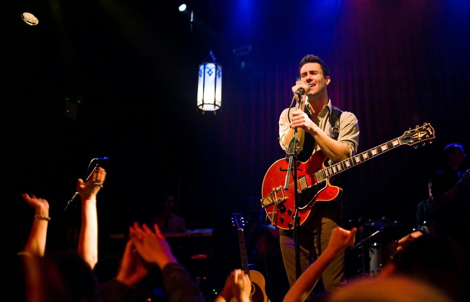 Lost Stars - Adam Levine hinh anh