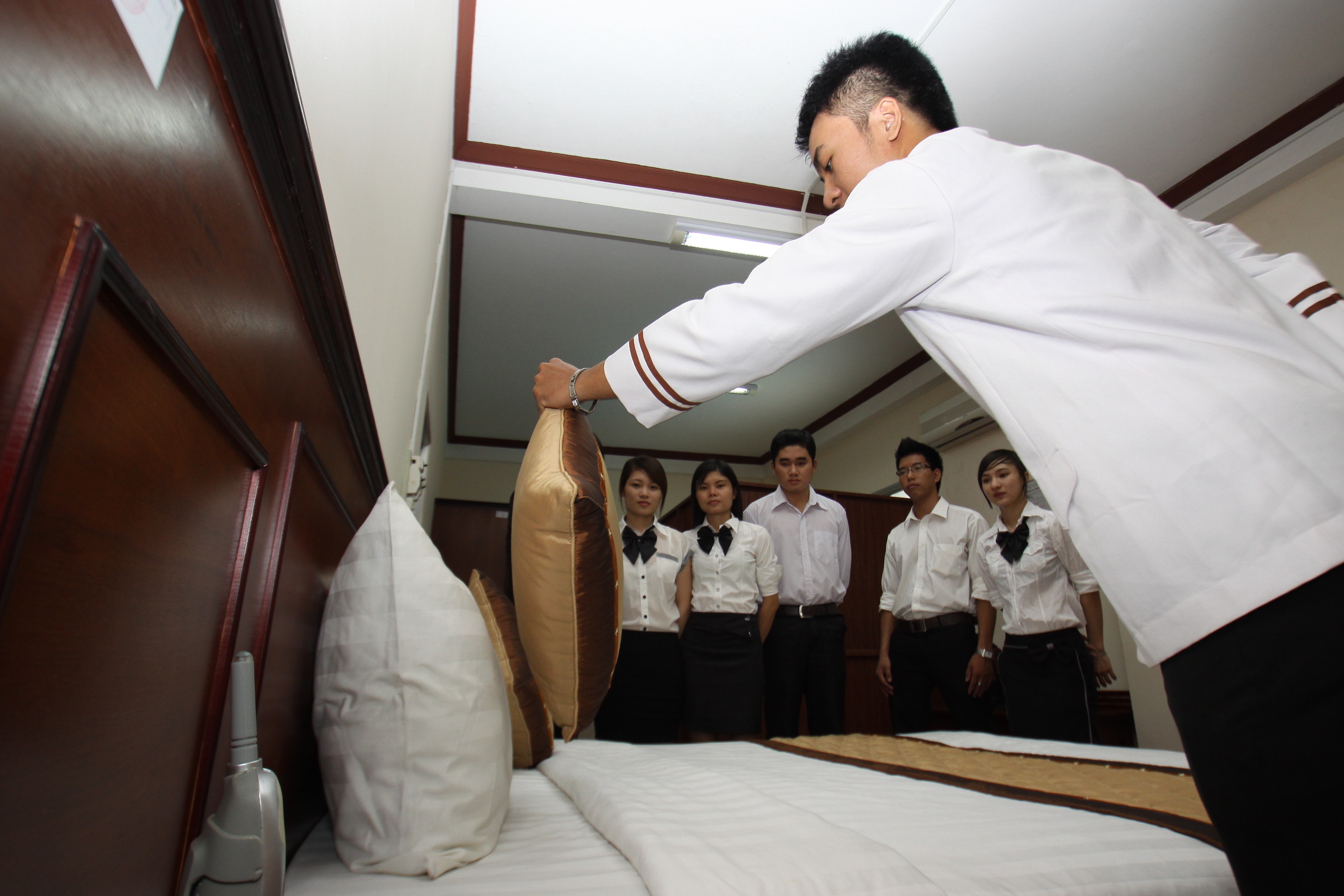 Rot cao dang, hoc trung cap nghe khong lo viec hinh anh