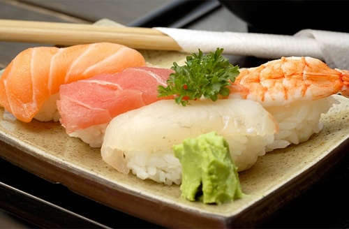 Sushi dam chat Nhat tai nha hang Sushi&Que hinh anh