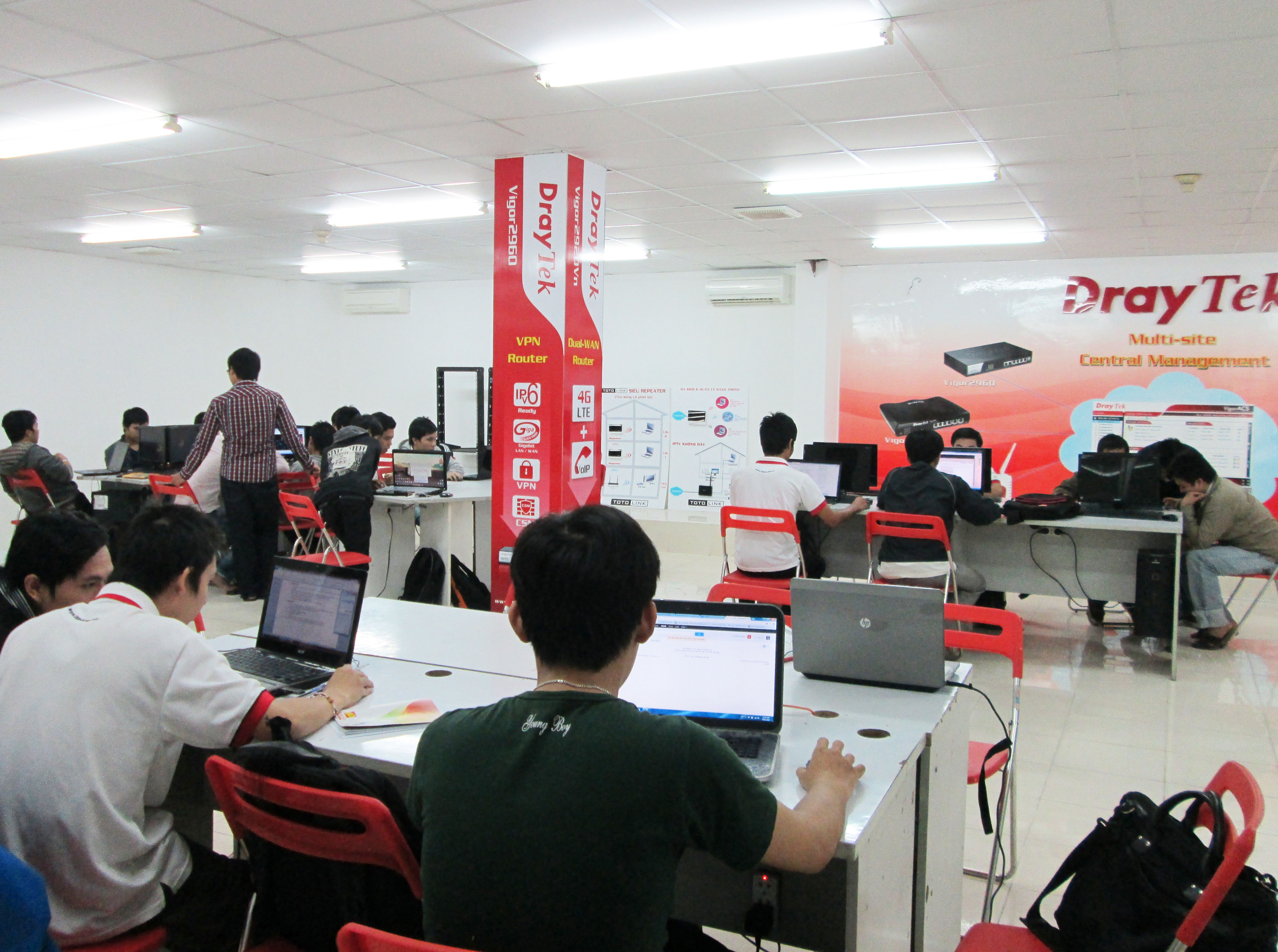 Cung iSpace ren ky nang qua 500 gio trai nghiem' hinh anh