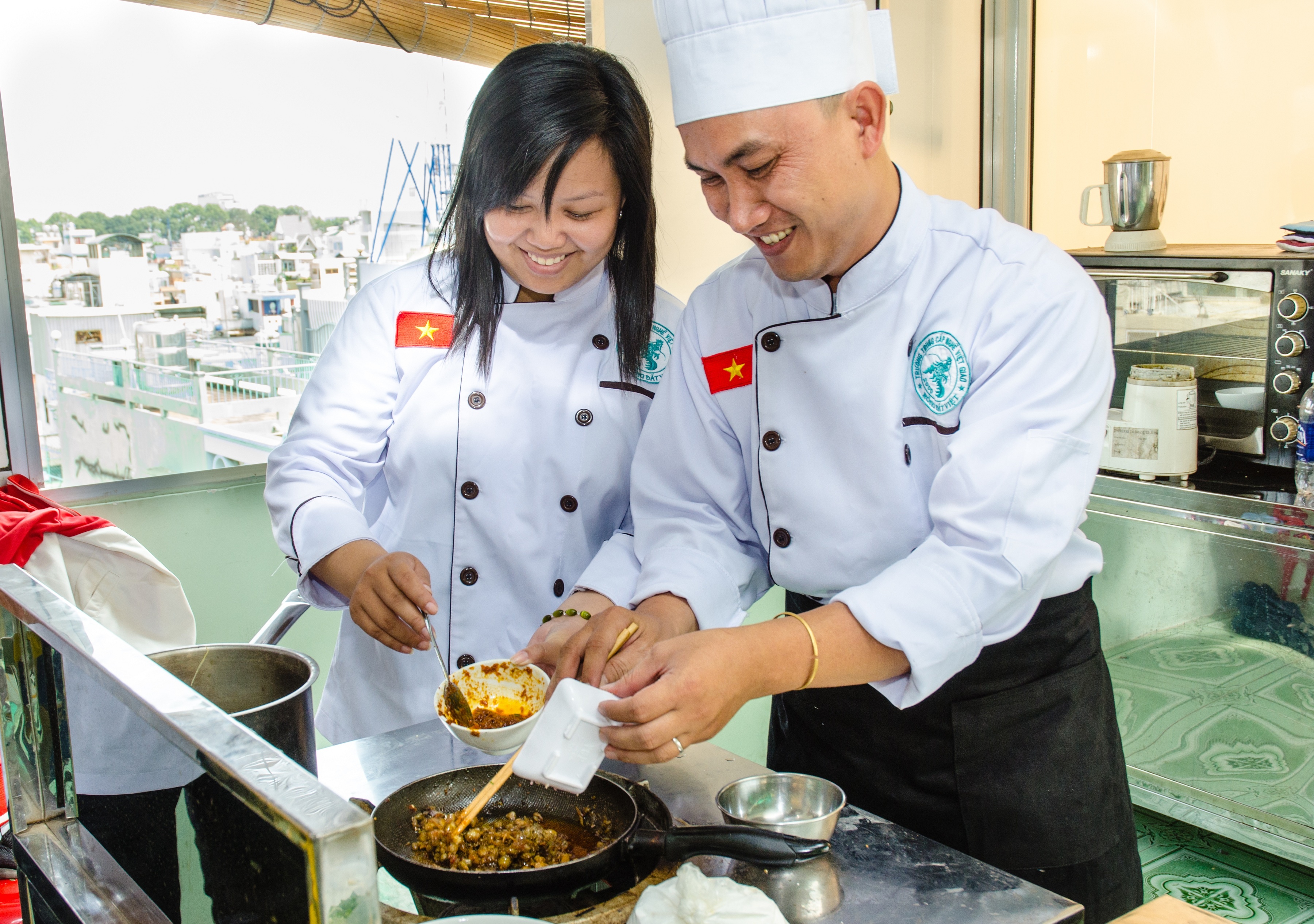 Trung cap nghe - huong di hieu qua khi diem duoi san CD-DH hinh anh