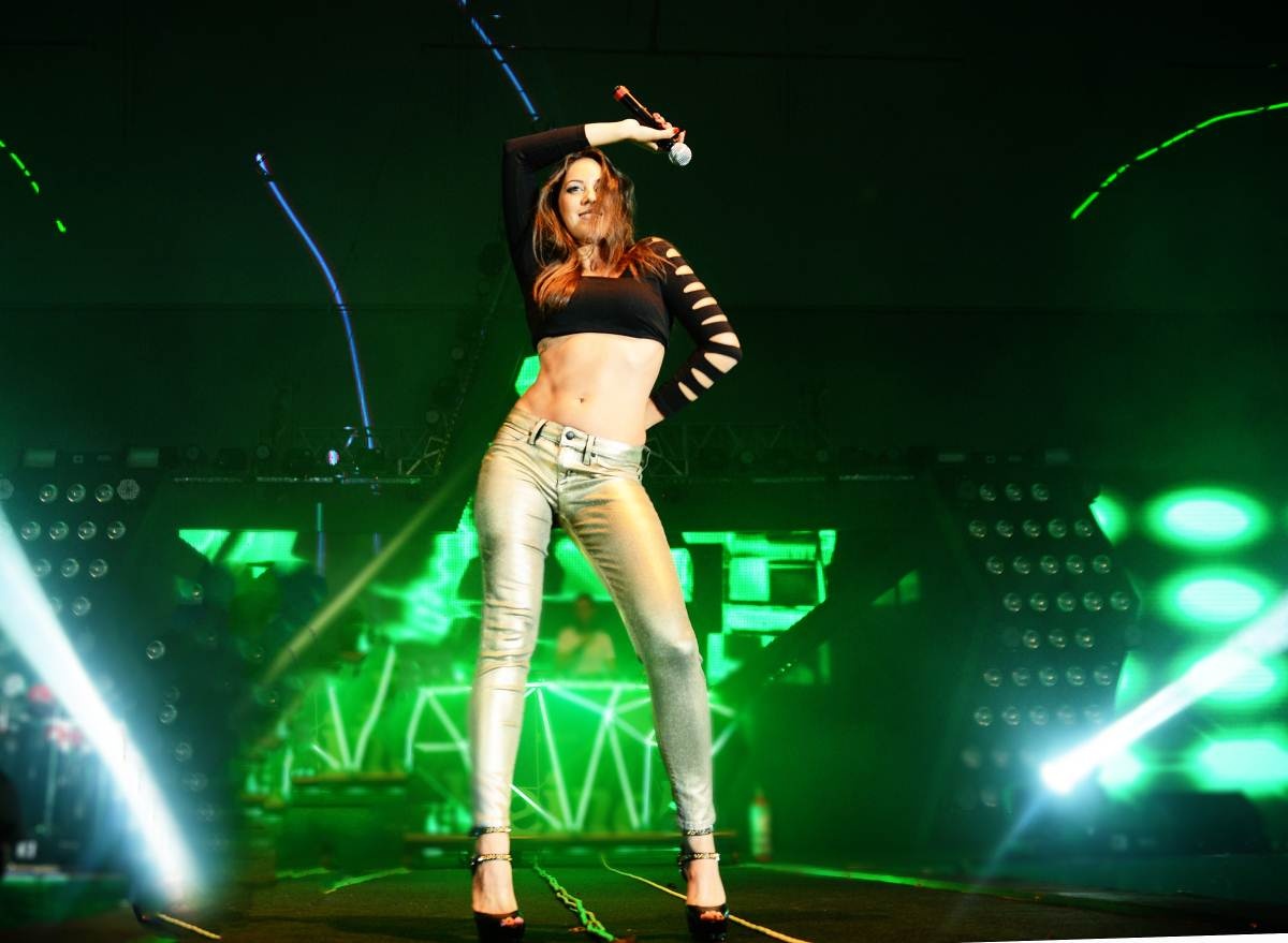 Khan gia cuong nhiet trong dem nhac cua bia Heineken hinh anh