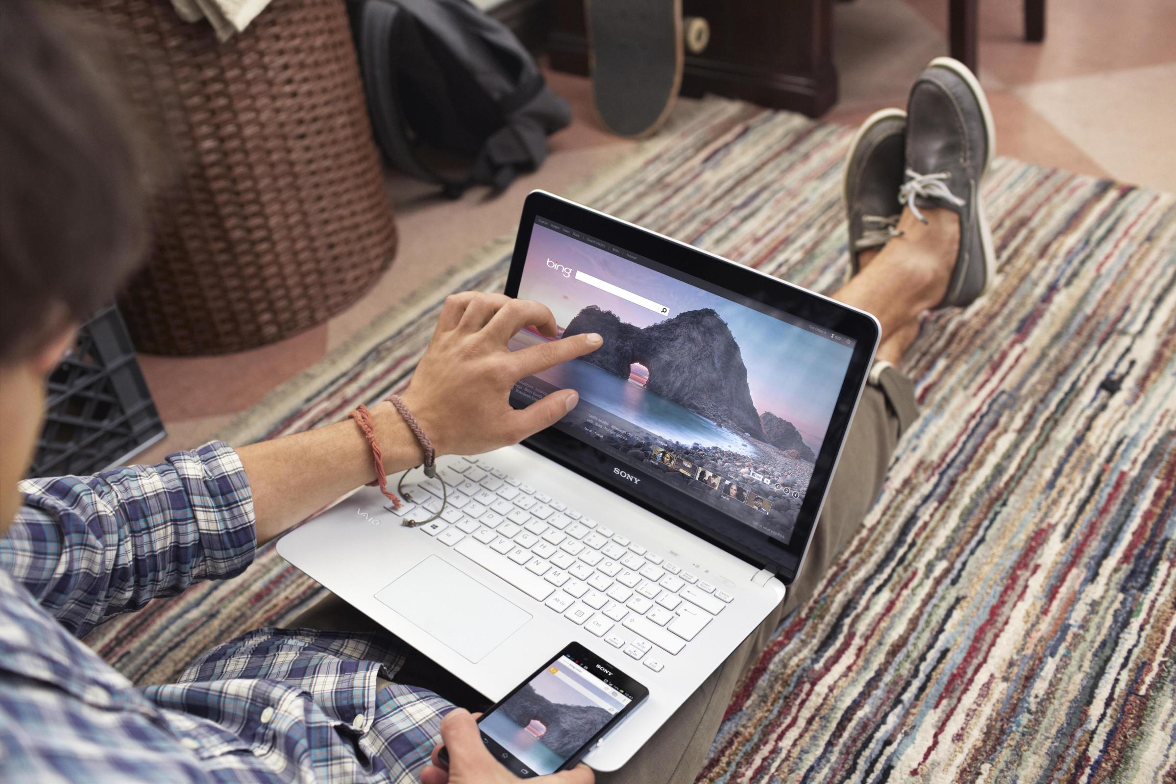 VAIO Fit - laptop trong mo cua sinh vien hien dai hinh anh