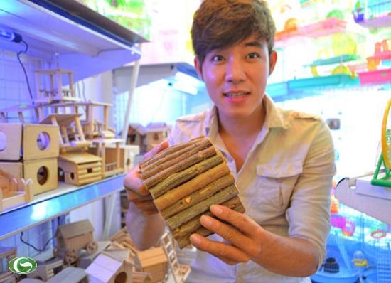 Gap chang trai lieu minh vi thu nuoi hamster hinh anh