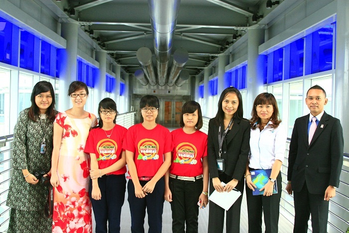 Cuoc hanh trinh trong mo cung Petronas hinh anh