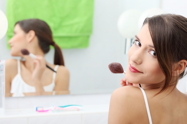 Khong lam dung trang diem khi co van de tren da hinh anh