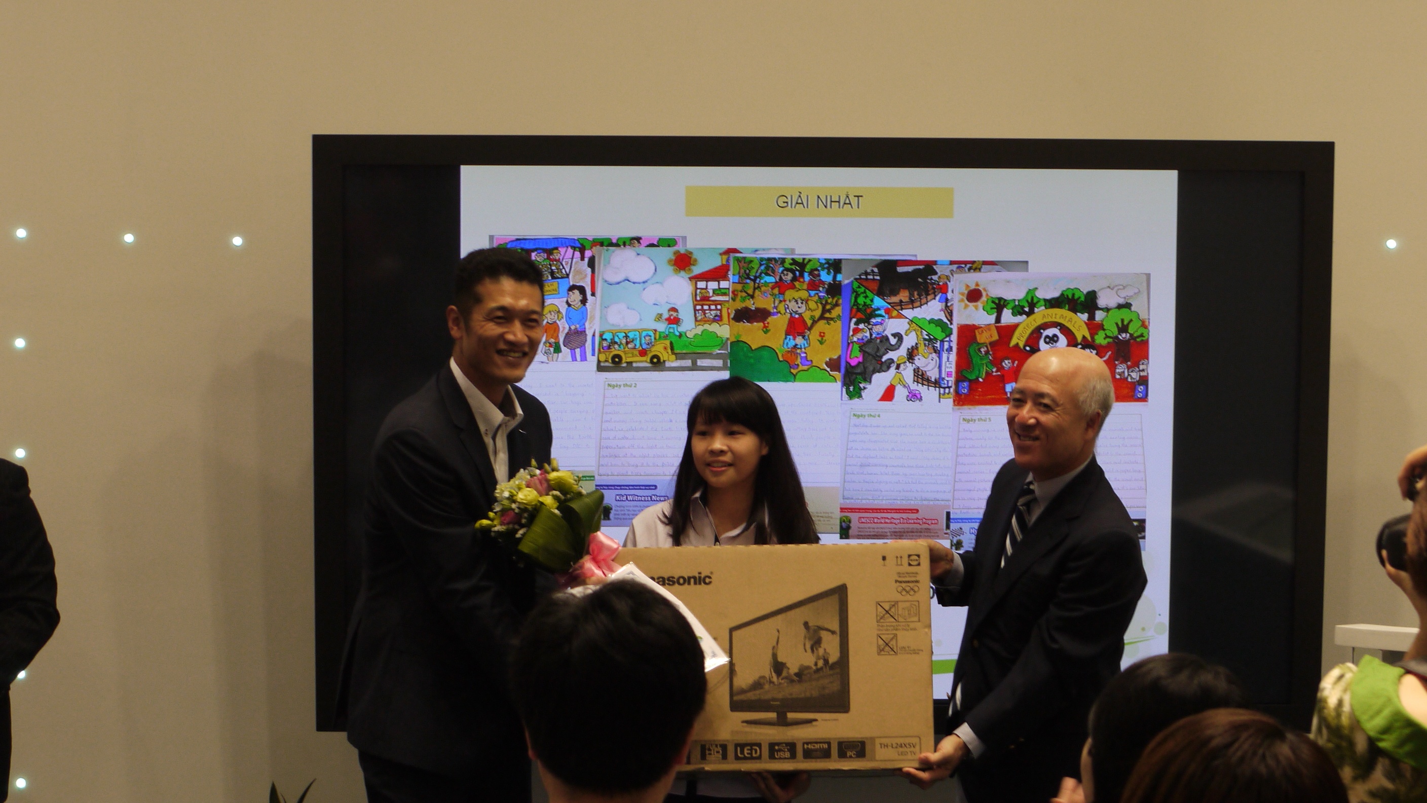 Trao giai cuoc thi 'Panasonic Nhat ky xanh 2013' hinh anh