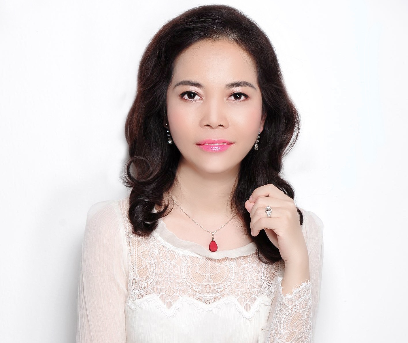 Ban to chuc ke chuyen 'bi trai dep Omar hanh' hinh anh