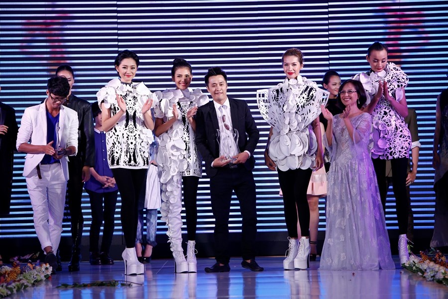 Gap go 2 quan quan 'Guong mat tre Her World' hinh anh