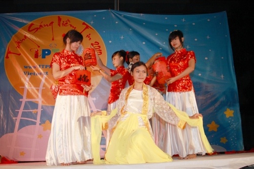 Chuong trinh tu thien 'Trang sang niem tin' tai Phan Thiet hinh anh