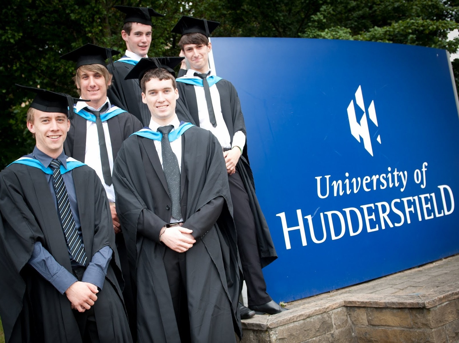 Du hoc Anh: chi phi thap - co hoi thuc tap co luong hinh anh