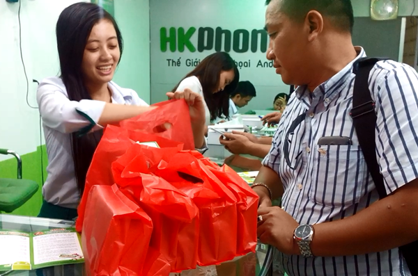 Xu huong mua smartphone lam qua tang hinh anh