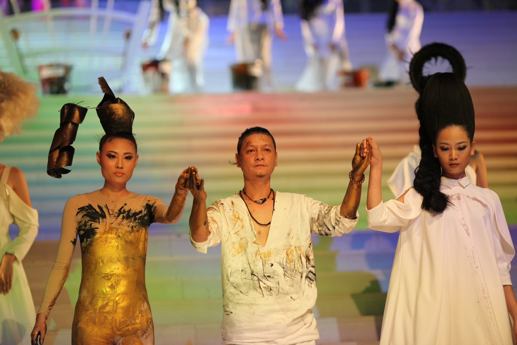 Lay mau nhuom toc de hoa buc thu tinh hinh anh