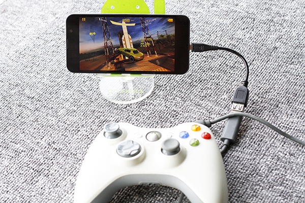 Revo LEAD hut khach vi ket noi OTG hinh anh