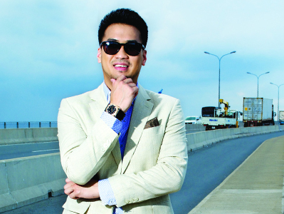 Phillip Nguyen lich lam tren trang bia Esquire hinh anh